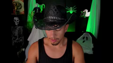 Snapshot of aaronfox_ chatting on 1, 11, 2025 AARON online show from 1, 11, 2025