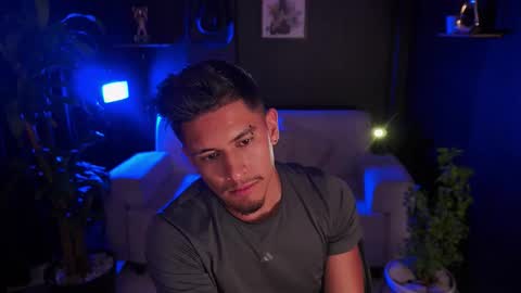 Snapshot of aaronfox_ chatting on 6, 11, 2025 AARON online show from 6, 11, 2025