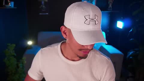 Snapshot of aaronfox_ chatting on 16, 11, 2025 AARON online show from 16, 11, 2025