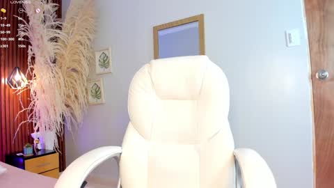 Snapshot of aashley_jones chatting on 5, 12, 2024 Aashley online show from 5, 12, 2024
