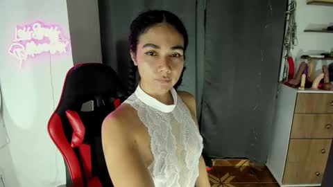 Snapshot of abbi_moon chatting on 30, 4, 2026 Martina online show from 30, 4, 2026
