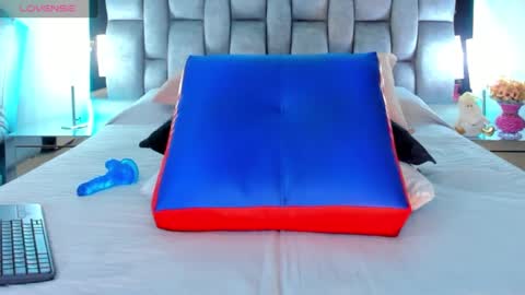 Snapshot of abby_blue01 chatting on 4, 12, 2024 abby_blue01 online show from 4, 12, 2024