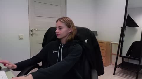 ABBY LAKER online show from 2, 1, 2025