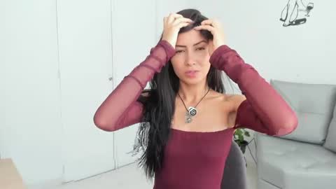 Laura  online show from 26, 4, 2026