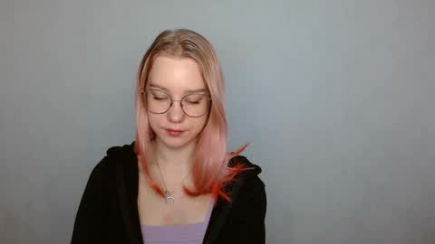 Abby Lovense is active online show from 13, 12, 2024