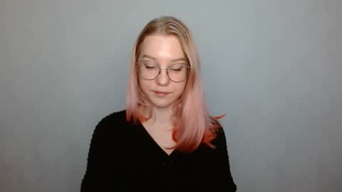 Abby Lovense is active online show from 16, 12, 2024