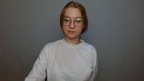 Abby Lovense is active online show from 27, 12, 2024