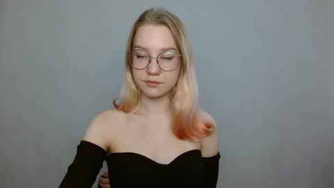 Abby Lovense is active online show from 14, 1, 2025