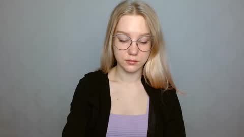 Abby Lovense is active online show from 26, 1, 2025