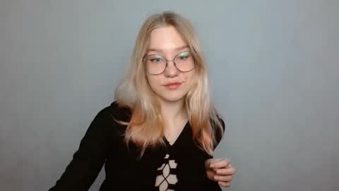 Abby Lovense is active online show from 6, 2, 2025