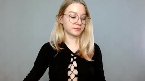 Abby Lovense is active online show from 18, 2, 2025