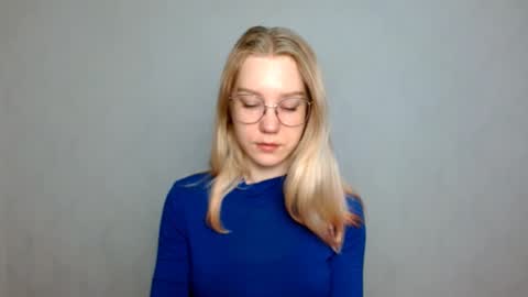 Abby Lovense is active online show from 26, 2, 2025