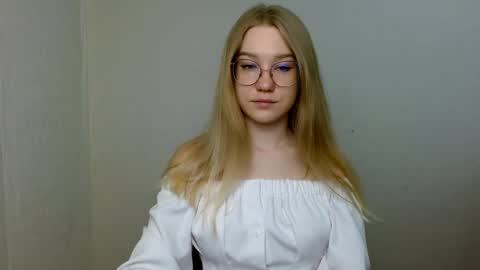 Abby Lovense is active online show from 13, 4, 2026