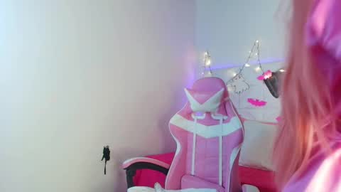 Abril  online show from 21, 10, 2025