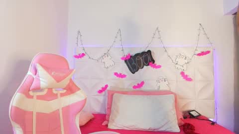 Abril  online show from 29, 10, 2025