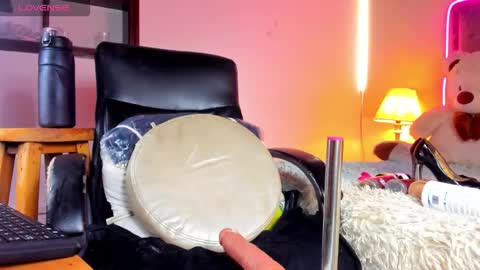 Snapshot of abril_dash chatting on 11, 10, 2025 Abril online show from 11, 10, 2025