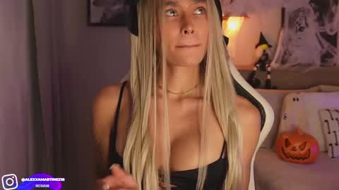 Snapshot of abril_w18 chatting on 9, 10, 2025 My name is Alexa. Please say hello I like to chat with you. If you have requests please use tip online show from 9, 10, 2025