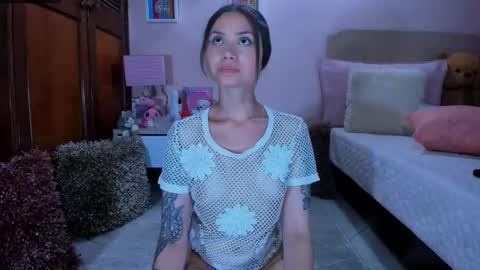 Snapshot of abrilrussell_ chatting on 27, 9, 2025 Abril online show from 27, 9, 2025