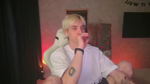 Snapshot of abslut chatting on 22, 10, 2025 Nick online show from 22, 10, 2025