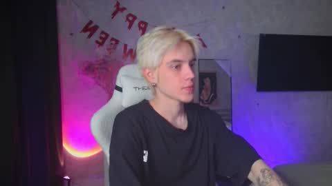 Snapshot of abslut chatting on 5, 11, 2025 Nick online show from 5, 11, 2025