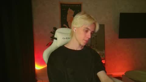 Snapshot of abslut chatting on 10, 11, 2025 Nick online show from 10, 11, 2025