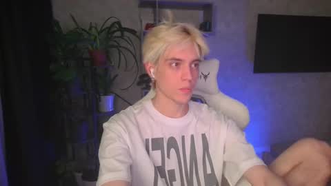 Snapshot of abslut chatting on 4, 12, 2025 Nick online show from 4, 12, 2025