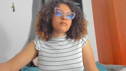 Snapshot of ada_gales_ chatting on 4, 11, 2025  Isa  online show from 4, 11, 2025