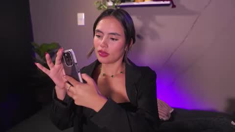 Snapshot of adahara_miller chatting on 4, 12, 2025 Adahara online show from 4, 12, 2025