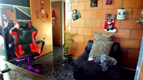 Adam Valencia online show from 6, 1, 2025