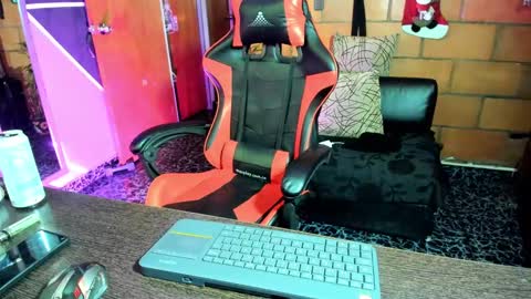 Adam Valencia online show from 2, 2, 2025