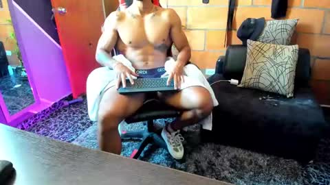 Adam Valencia online show from 8, 3, 2025