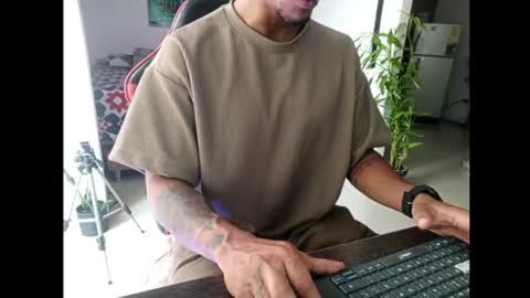 Snapshot of adam_valencia chatting on 25, 6, 2026 Adam Valencia online show from 25, 6, 2026