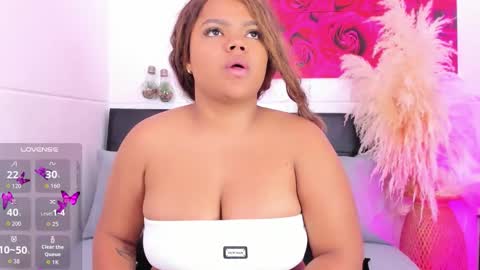 Cloe Adams  online show from 25, 11, 2025