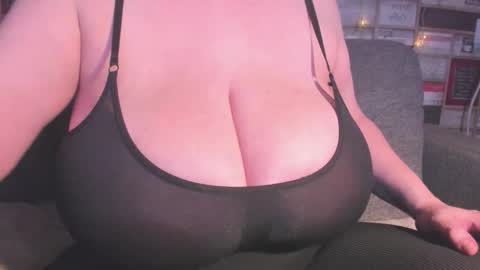 Snapshot of adamsvictory chatting on 25, 4, 2026 Victoria online show from 25, 4, 2026