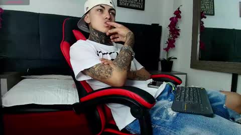 AdamsWalkerr  online show from 16, 2, 2026