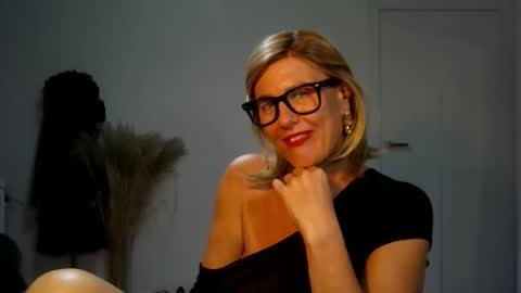 adelemilf40 online show from 2, 10, 2025