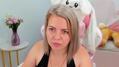 Snapshot of adeleravelle chatting on 23, 6, 2026 AdeleRavelle online show from 23, 6, 2026