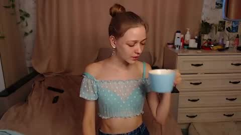 Snapshot of adelin_maxwell chatting on 23, 6, 2026 Lina online show from 23, 6, 2026
