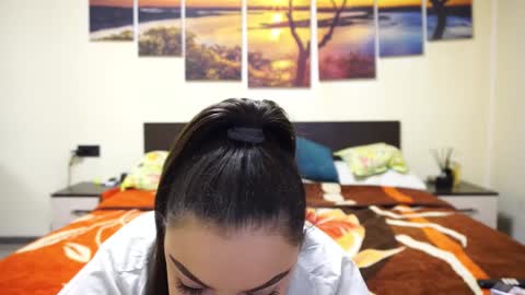 Adellineee online show from 1, 2, 2025