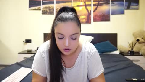 Adellineee online show from 3, 11, 2025