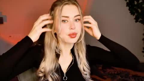 Snapshot of adelloyss chatting on 2, 10, 2025 Adel online show from 2, 10, 2025