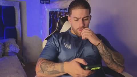 Ades online show from 10, 11, 2025