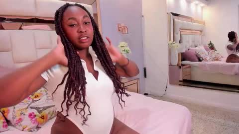 Adhara Mosquera online show from 28, 11, 2025