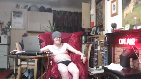 Snapshot of adinkerke53 chatting on 25, 12, 2024 lizard keeper online show from 25, 12, 2024