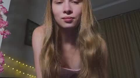 Snapshot of adorielle chatting on 28, 7, 2026 Lia online show from 28, 7, 2026