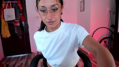 Snapshot of adrena_10 chatting on 28, 4, 2026 Adrena10 online show from 28, 4, 2026
