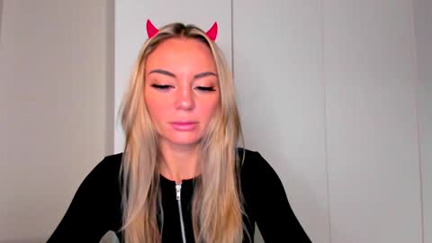 Snapshot of adriana_coy_ chatting on 8, 12, 2024 Adriana online show from 8, 12, 2024