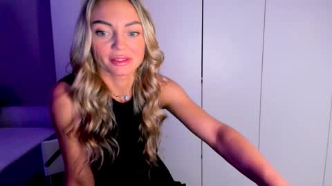 Snapshot of adriana_coy_ chatting on 25, 12, 2024 Adriana online show from 25, 12, 2024