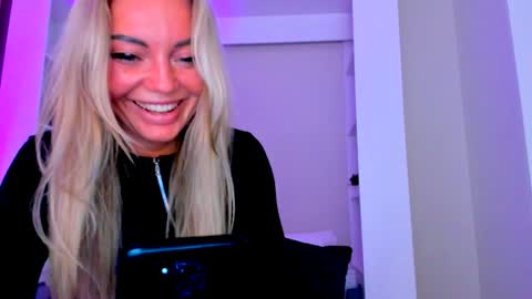 Snapshot of adriana_coy_ chatting on 1, 2, 2025 Adriana online show from 1, 2, 2025