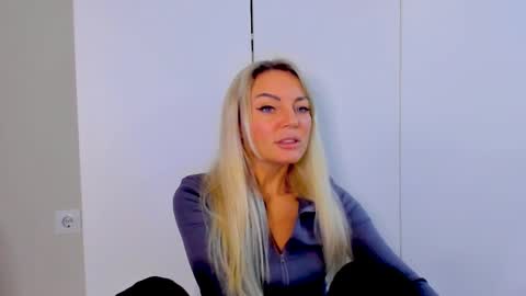Snapshot of adriana_coy_ chatting on 6, 3, 2025 Adriana online show from 6, 3, 2025